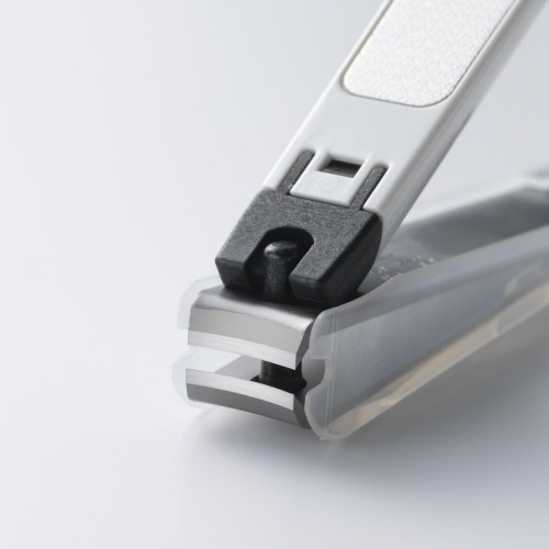 Japan KAI Nail Clippers With Nail Collector M（White）  