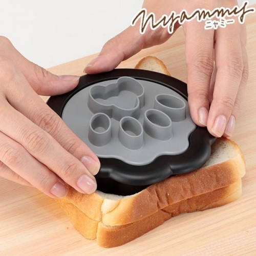 Japan Kai Select Sandwich Cutter Mould (Paw)